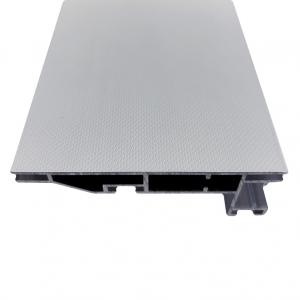 Sistema Expositor SmartFrame® 100mm Retrofit - Face Única Perfil de Alumínio 100mm | Retrofit com iluminação no fundo com réguas de LED Personalizado pelo Cliente Preto, Grafite, Prata Alumínio ou Branco Filme de proteção na cor escolhida Fosco Opcionais: Base Auto-Portante, Barra Estabilizadora, Suportes, Fechamento da Caixa e Tecido Impresso.